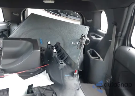 2013 Ford Police Interceptor z USA, uszkodzony, nr VIN 1FM5K8AR9DGC63723